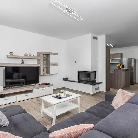 3 Bedroom Awesome In شقة