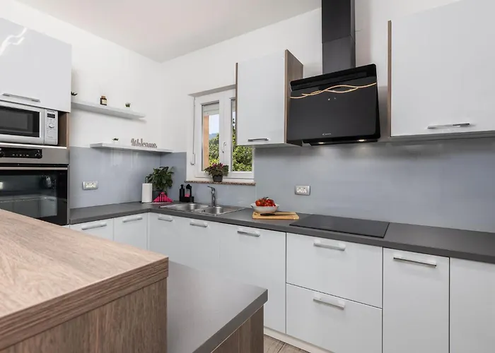 3 Bedroom Awesome In Διαμέρισμα