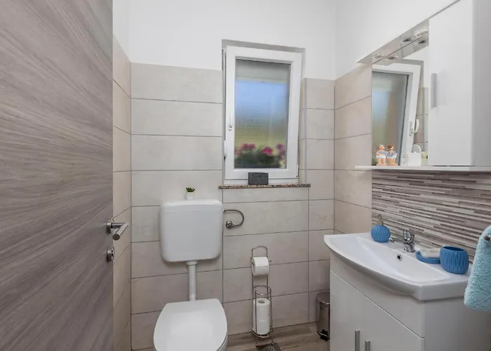 3 Bedroom Awesome In *