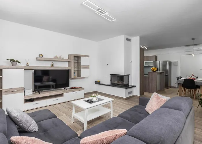3 Bedroom Awesome In Διαμέρισμα
