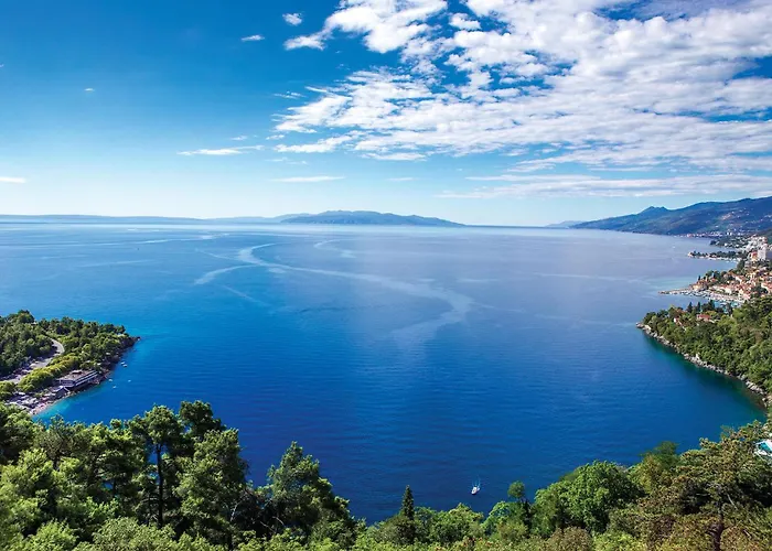3 Bedroom Awesome In Διαμέρισμα Veprinac