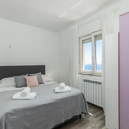 3 Bedroom Awesome In Apartment Veprinac