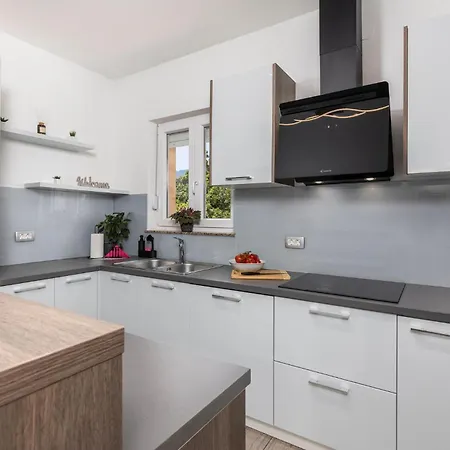 3 Bedroom Awesome In Apartment