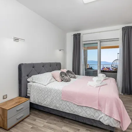 3 Bedroom Awesome In Apartment