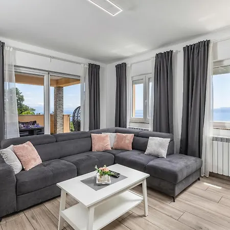 3 Bedroom Awesome In Veprinac