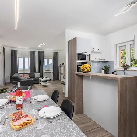 3 Bedroom Awesome In Veprinac