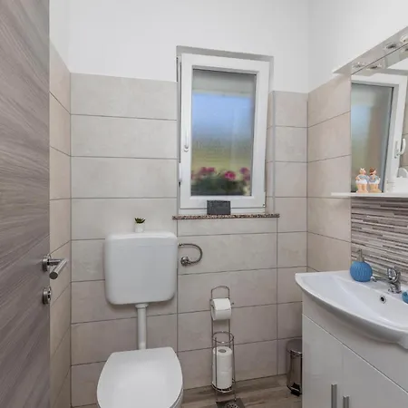 3 Bedroom Awesome In *