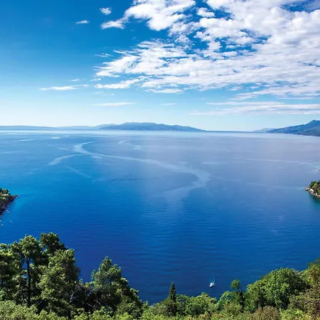 3 Bedroom Awesome In Apartment Veprinac