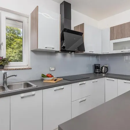 Apartment 3 Bedroom Awesome In