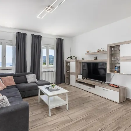 3 Bedroom Awesome In * Veprinac