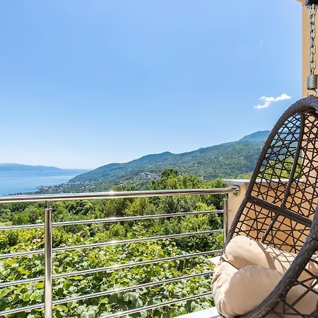 Apartment 3 Bedroom Awesome In