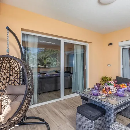 3 Bedroom Awesome In Veprinac