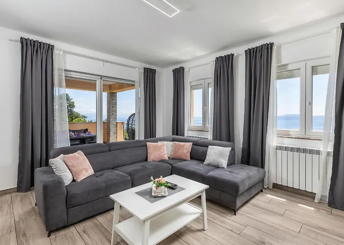 3 Bedroom Awesome In Veprinac