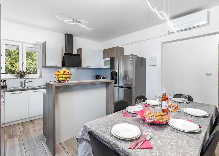 3 Bedroom Awesome In アパート *