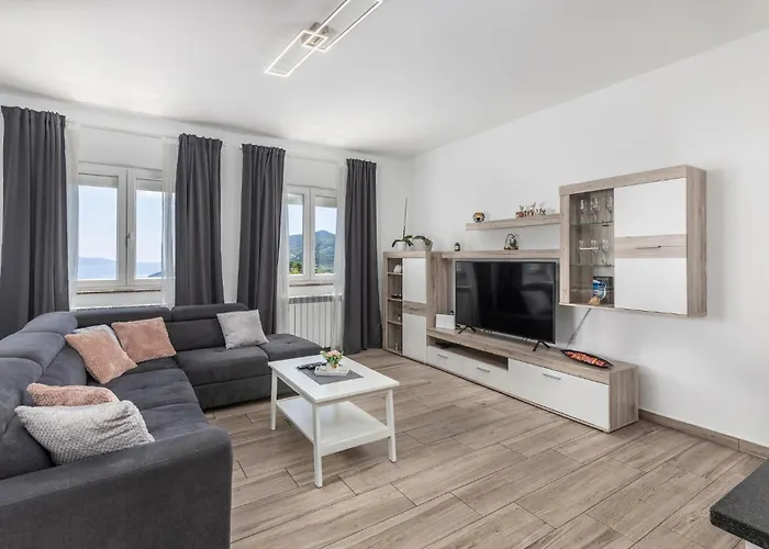 3 Bedroom Awesome In * Veprinac