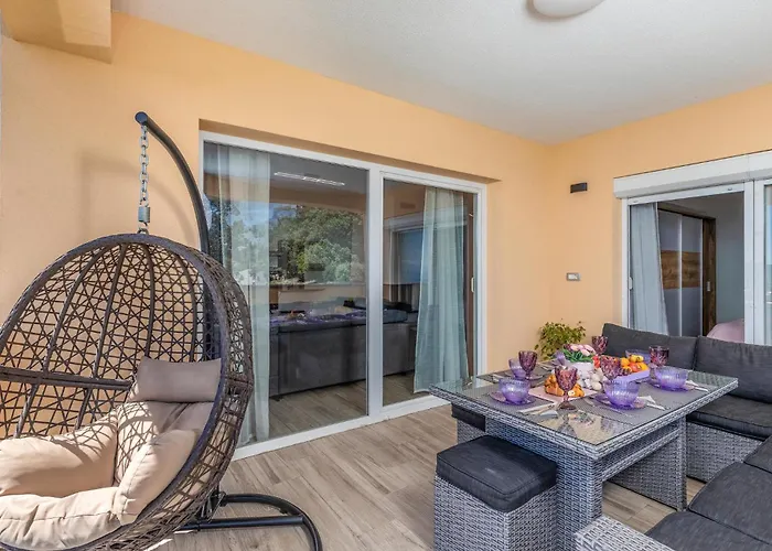 3 Bedroom Awesome In Veprinac